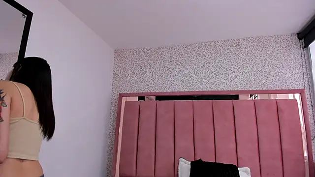 Hanna Lee   online show from November 12, 2025, 8:30 pm