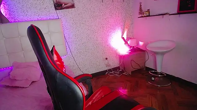 manelike  online show from October 10, 2025, 7:24 pm