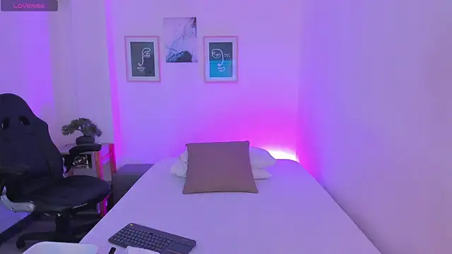 Anastasia lauren online show from December 4, 2025, 8:06 pm