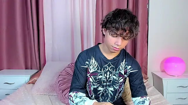 Snapshot of Honeymoon_sariel chatting on January 16, 2026, 8:35 pm Honeymoon sariel online show from January 16, 2026, 8:35 pm