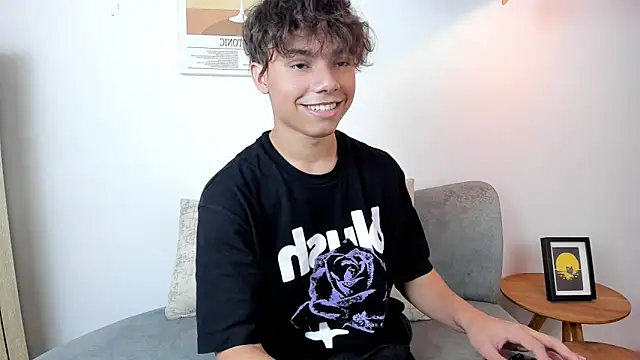 Snapshot of Honeymoon_sariel chatting on February 19, 2026, 7:43 pm Honeymoon sariel online show from February 19, 2026, 7:43 pm