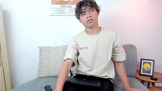 Snapshot of Honeymoon_sariel chatting on February 23, 2026, 2:03 pm Honeymoon sariel online show from February 23, 2026, 2:03 pm