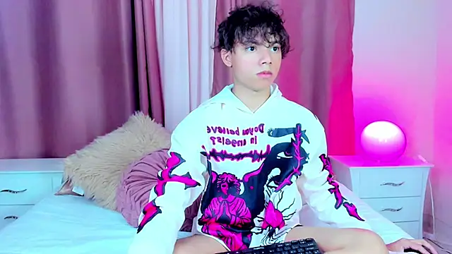 Snapshot of Honeymoon_sariel chatting on February 27, 2026, 8:31 pm Honeymoon sariel online show from February 27, 2026, 8:31 pm