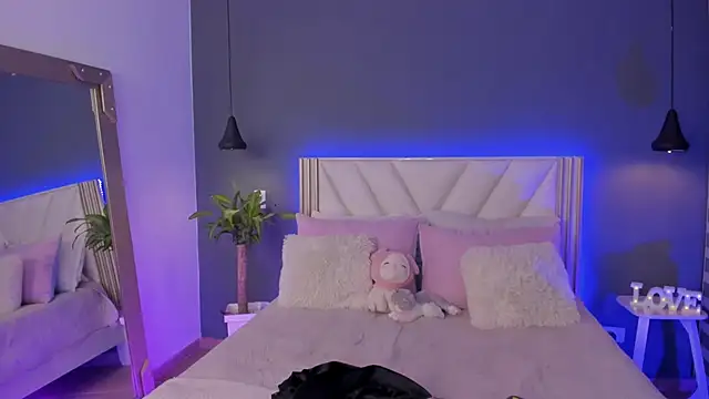 NaishaFord 1 online show from April 8, 2026, 3:28 am