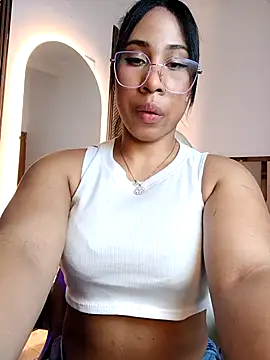 Elowen Clark online show from February 19, 2026, 7:43 pm