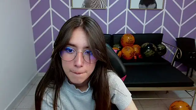 Adhara Kitten online show from November 13, 2025, 4:17 pm