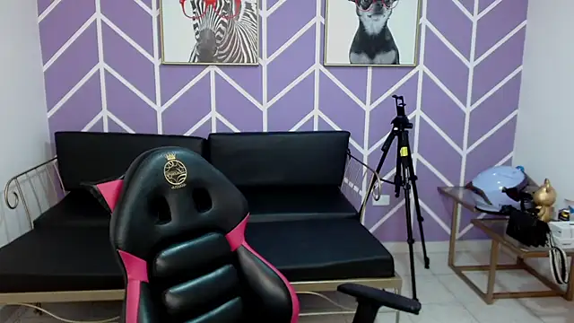 Adhara Kitten online show from December 13, 2025, 7:53 pm