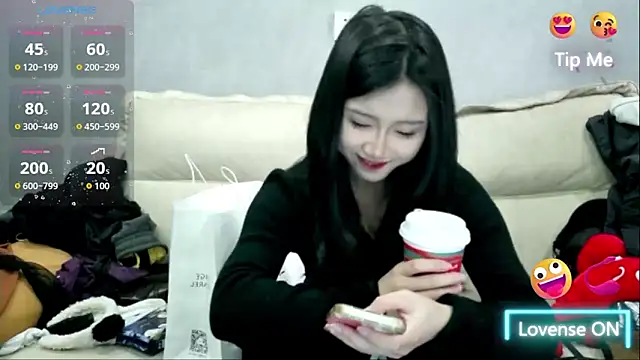 Snapshot of xiaoLI-2025 chatting on February 15, 2026, 8:24 am xiaoLI-2025 online show from February 15, 2026, 8:24 am