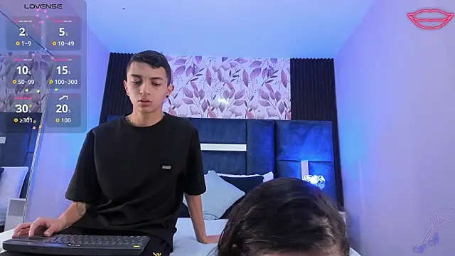 NickandAbby  online show from October 21, 2025, 12:39 pm