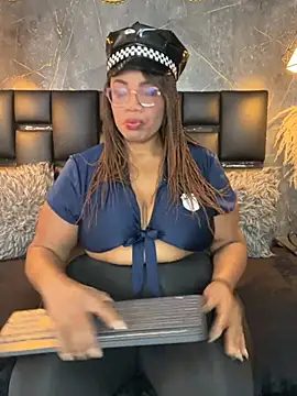 Snapshot of aranzzalatin chatting on May 23, 2026, 12:31 pm aranzzalatin online show from May 23, 2026, 12:31 pm