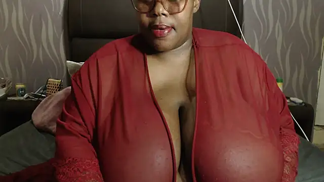 Snapshot of BoobsQueen46K chatting on October 31, 2025, 6:42 pm BoobsQueen46K online show from October 31, 2025, 6:42 pm