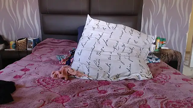 Snapshot of BoobsQueen46K chatting on November 12, 2025, 10:04 am BoobsQueen46K online show from November 12, 2025, 10:04 am