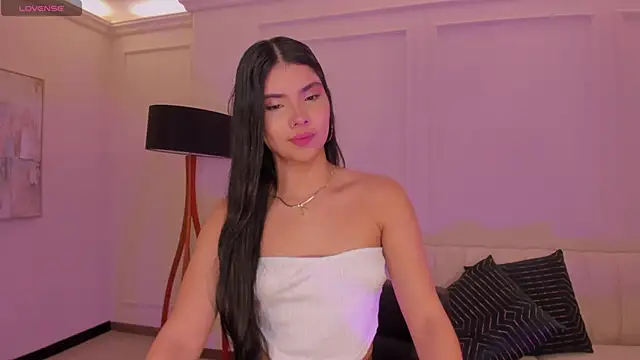 MiaLaurence online show from November 23, 2025, 11:43 am