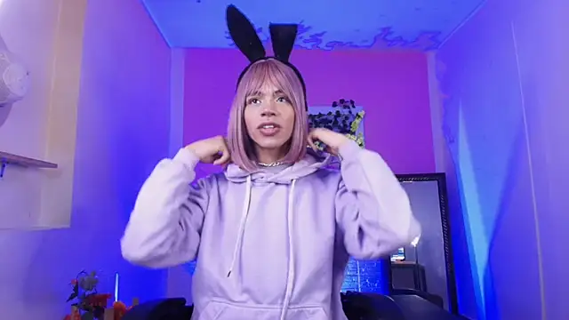 Katy bratz  online show from October 9, 2025, 2:42 am