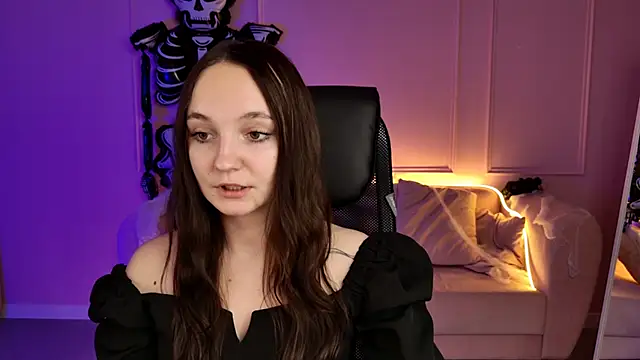 ameliaglamour online show from October 24, 2025, 10:55 am