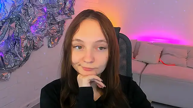 ameliaglamour online show from November 20, 2025, 1:00 pm