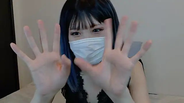 sarina at online show from November 18, 2025, 4:28 am