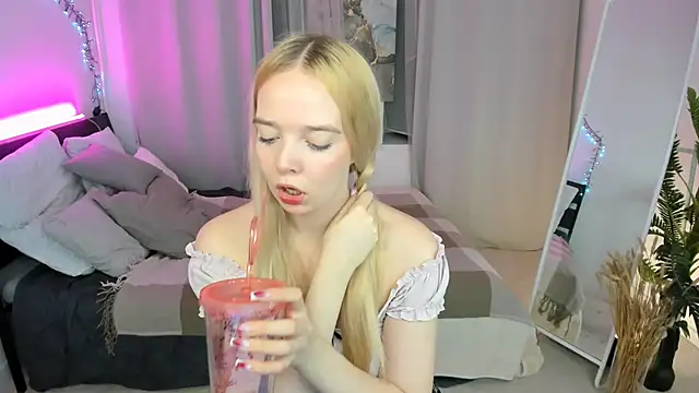 BellaMontgomery online show from October 16, 2025, 10:00 pm