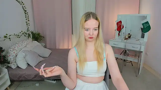 BellaMontgomery online show from December 21, 2025, 12:12 pm