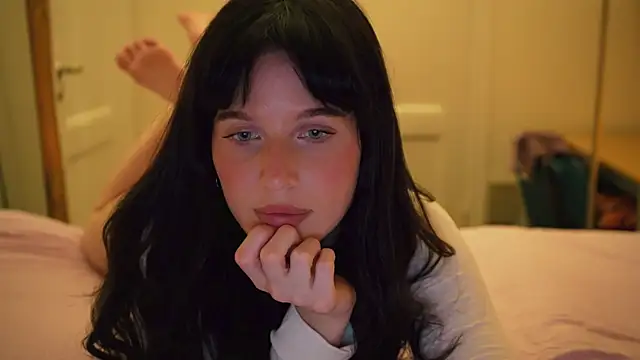 ellaa91 online show from November 19, 2025, 4:07 pm