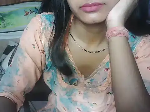 Snapshot of ROSE_GOLDE chatting on May 18, 2026, 8:53 am ROSE GOLDE online show from May 18, 2026, 8:53 am