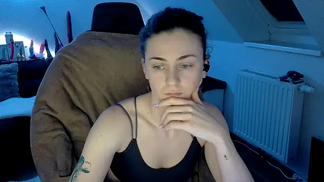 Snapshot of Melly4You chatting on March 28, 2026, 11:26 pm Melly4You online show from March 28, 2026, 11:26 pm