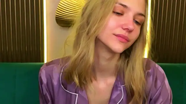 Snapshot of 4example_Chloe chatting on June 7, 2026, 5:33 am 4example Chloe online show from June 7, 2026, 5:33 am