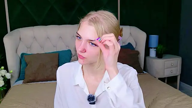 Snapshot of 4example_Chloe chatting on June 26, 2026, 5:34 am 4example Chloe online show from June 26, 2026, 5:34 am
