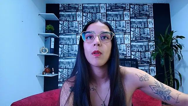 DanielaMonroe online show from April 7, 2026, 8:42 pm