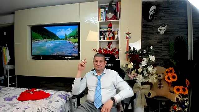 SpartacusDaddy48 online show from May 8, 2026, 2:39 am