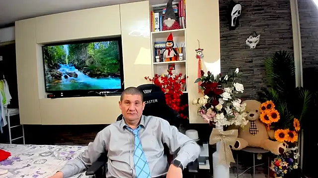 SpartacusDaddy48 online show from May 11, 2026, 1:44 am
