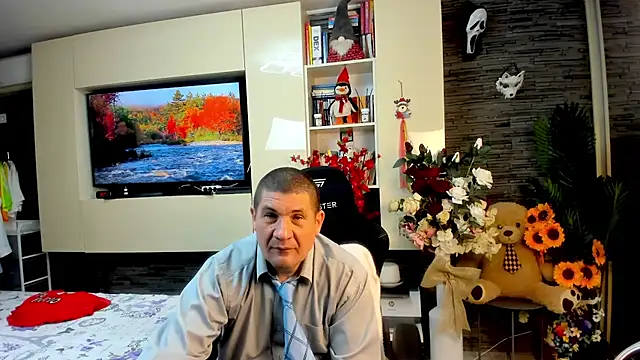 SpartacusDaddy48 online show from May 12, 2026, 3:09 pm