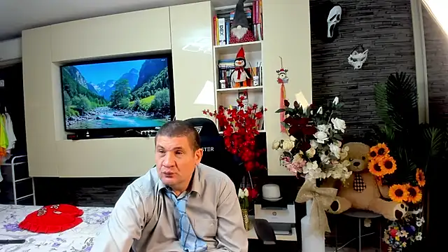 SpartacusDaddy48 online show from May 16, 2026, 7:34 pm