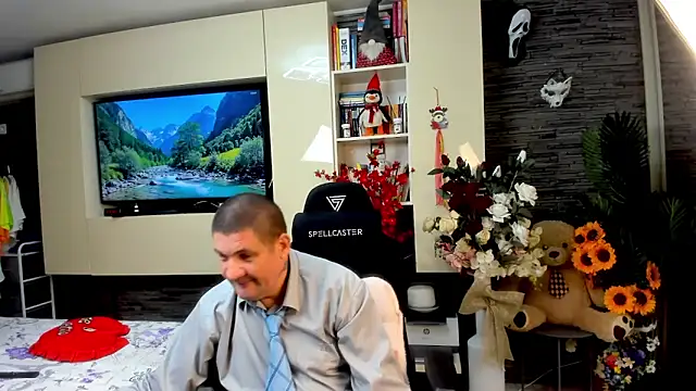 SpartacusDaddy48 online show from May 16, 2026, 7:45 pm