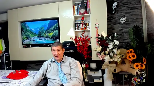 SpartacusDaddy48 online show from May 16, 2026, 8:18 pm