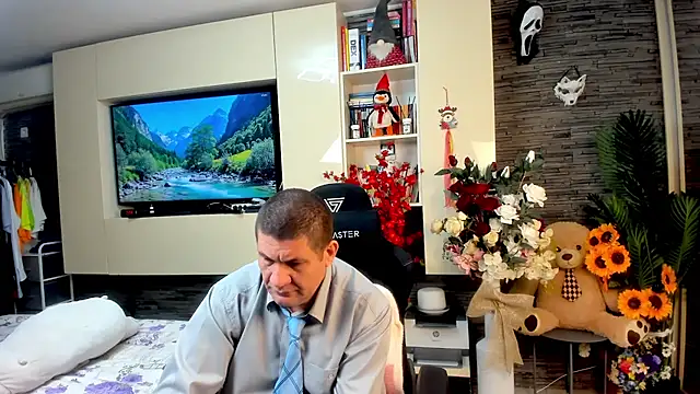 SpartacusDaddy48 online show from May 18, 2026, 4:07 am
