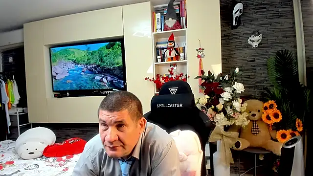 SpartacusDaddy48 online show from May 18, 2026, 7:20 pm