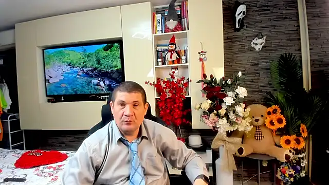 SpartacusDaddy48 online show from May 19, 2026, 8:20 am