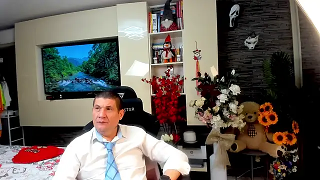 SpartacusDaddy48 online show from May 19, 2026, 8:26 pm