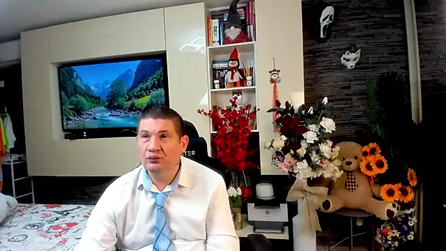 SpartacusDaddy48 online show from May 20, 2026, 3:51 pm