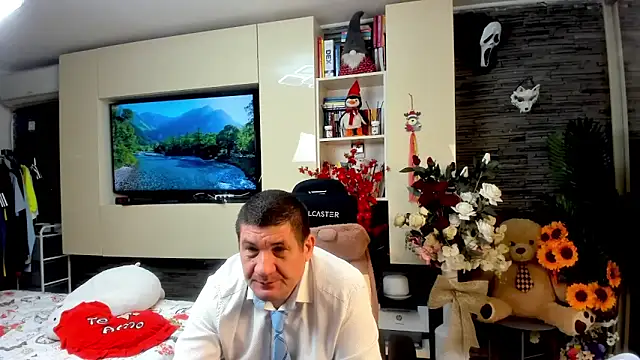 SpartacusDaddy48 online show from May 28, 2026, 8:17 pm