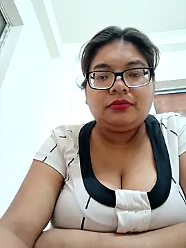 Elie couple143 online show from December 3, 2025, 7:38 am