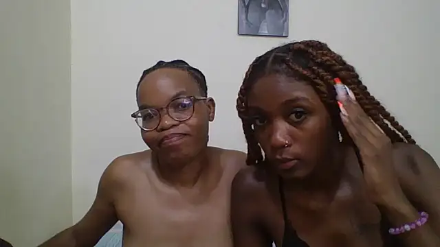 Miss-Hennessy online show from December 18, 2025, 6:47 pm