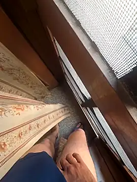 Snapshot of desir3dlund chatting on March 4, 2026, 10:54 am desir3dlund online show from March 4, 2026, 10:54 am