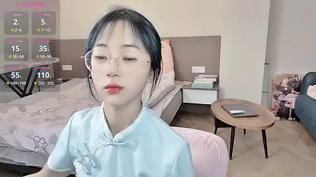 nini a online show from December 14, 2025, 4:29 am