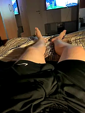 Snapshot of YoungDick004 chatting on October 25, 2025, 12:45 pm YoungDick004 online show from October 25, 2025, 12:45 pm