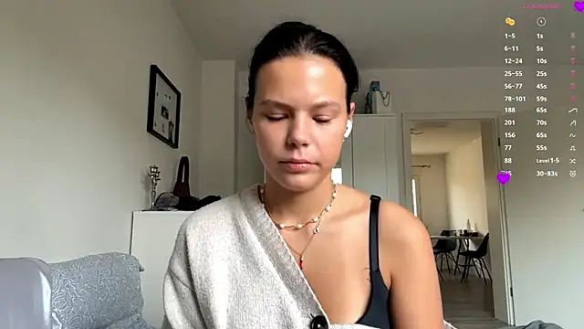 MaydaCornwall online show from November 12, 2025, 8:04 am