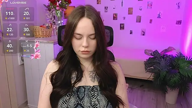 Snapshot of Alice_Moondark chatting on February 3, 2026, 7:19 pm Alice Moondark online show from February 3, 2026, 7:19 pm