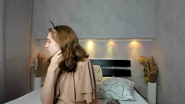 Camilla Kelly online show from September 15, 2025, 12:21 am