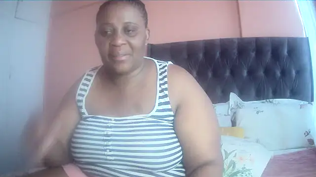 Snapshot of HUGEASSXXXXX chatting on February 25, 2026, 5:28 am HUGEASSXXXXX online show from February 25, 2026, 5:28 am